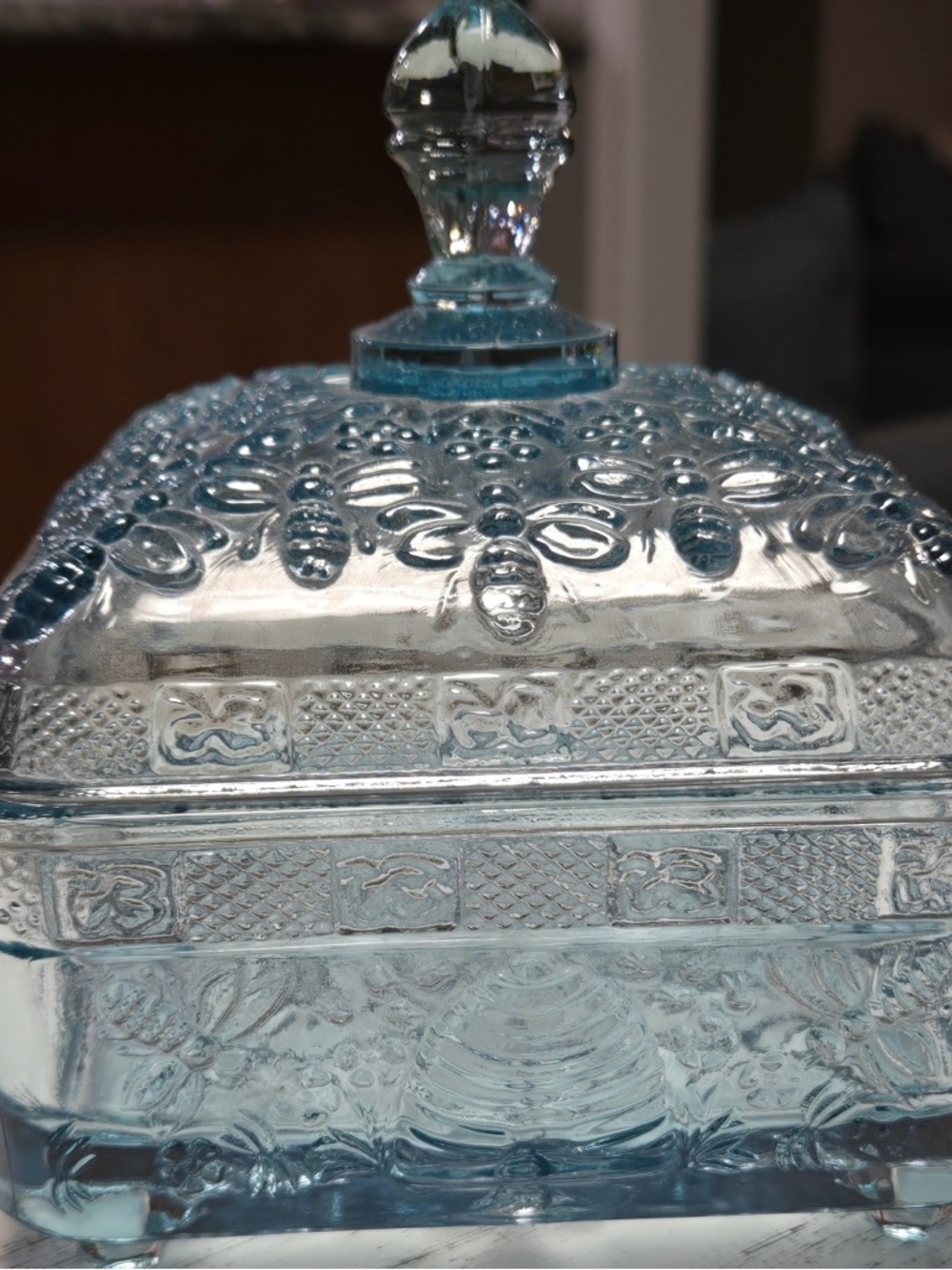 Tiara Bee Box (Vintage) - Picture 4 of 9